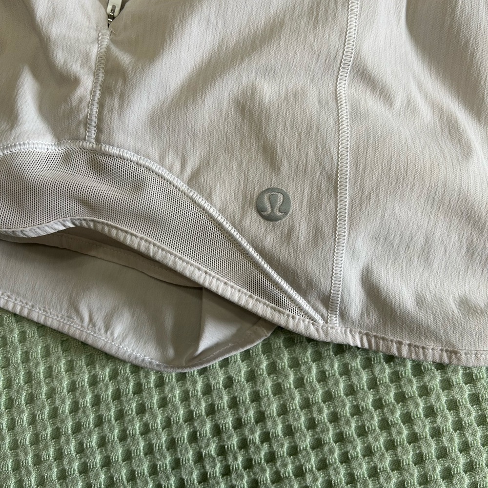 Lululemon Hotty Hot Athletic Shorts - Picture 3 of 8